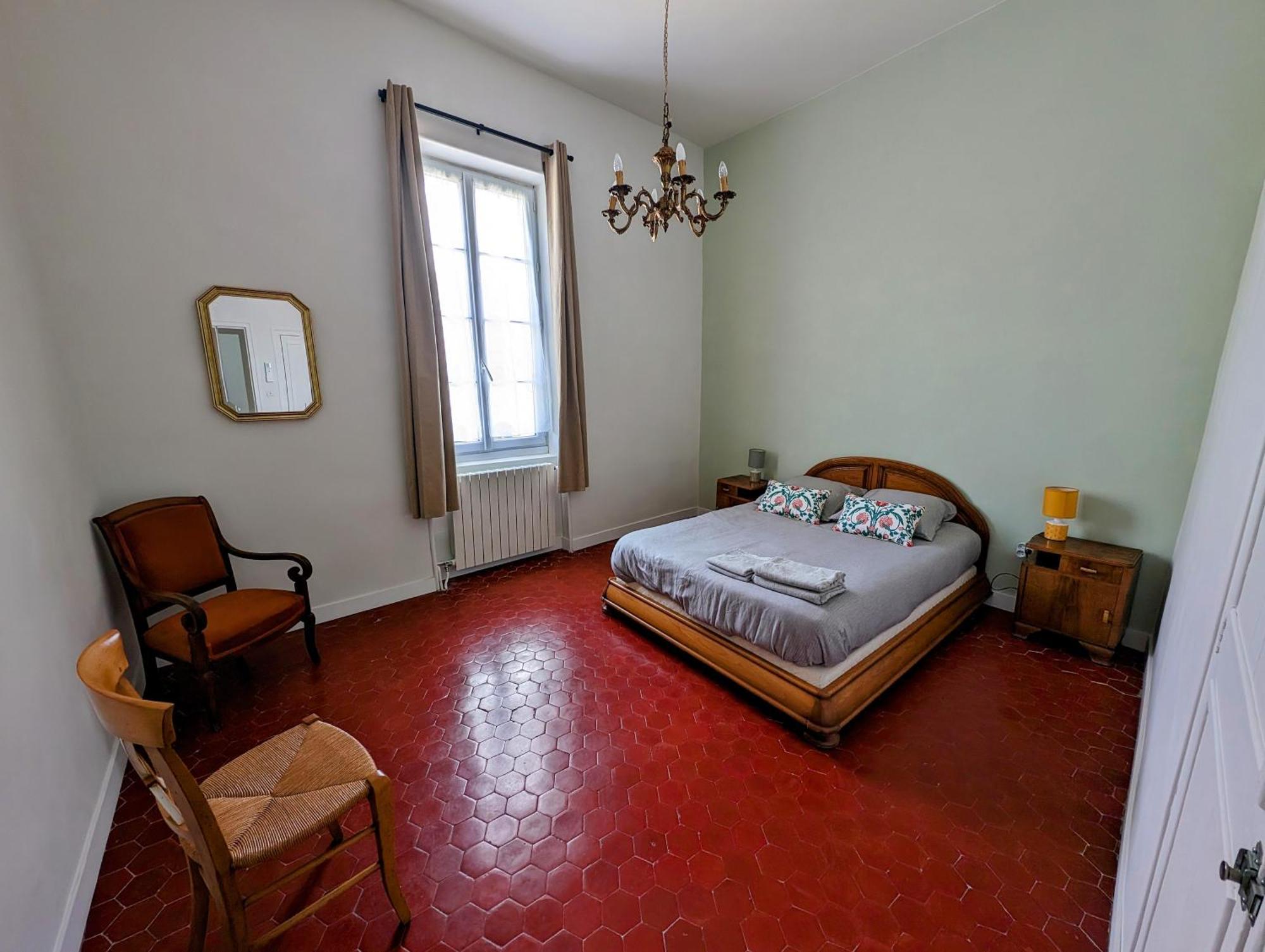 Maison De Style Tout Confort, Position Ideale, Avec Clim Et Petit Exterieur Orange  Exterior photo
