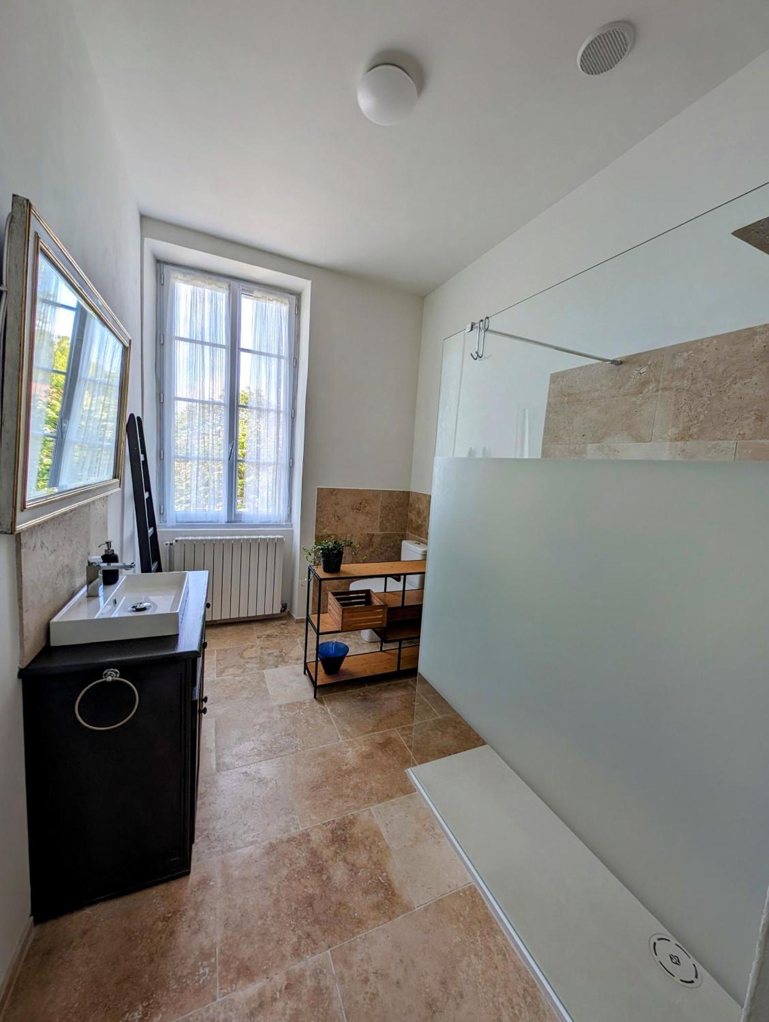 Maison De Style Tout Confort, Position Ideale, Avec Clim Et Petit Exterieur Orange  Exterior photo