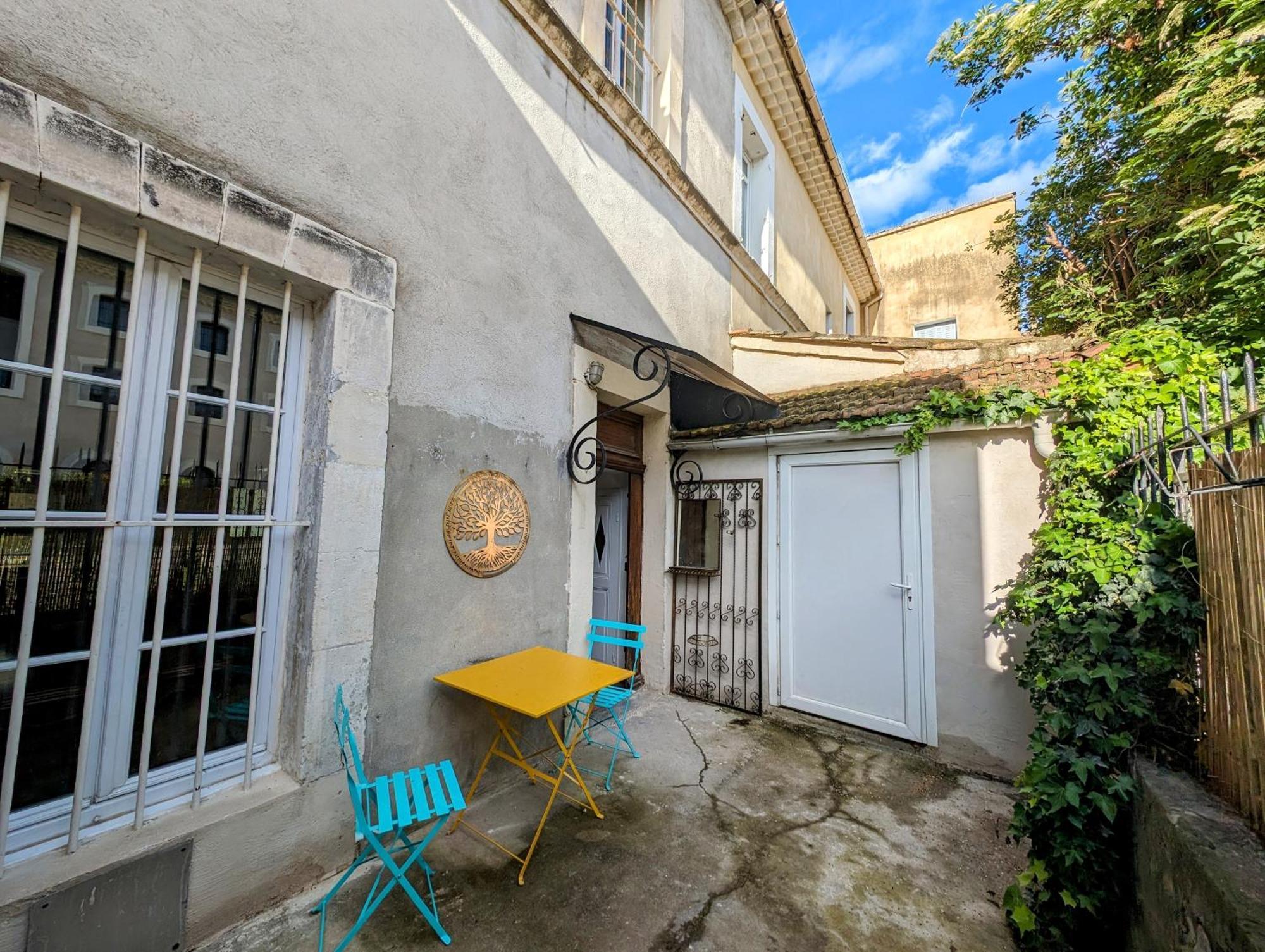 Maison De Style Tout Confort, Position Ideale, Avec Clim Et Petit Exterieur Orange  Exterior photo